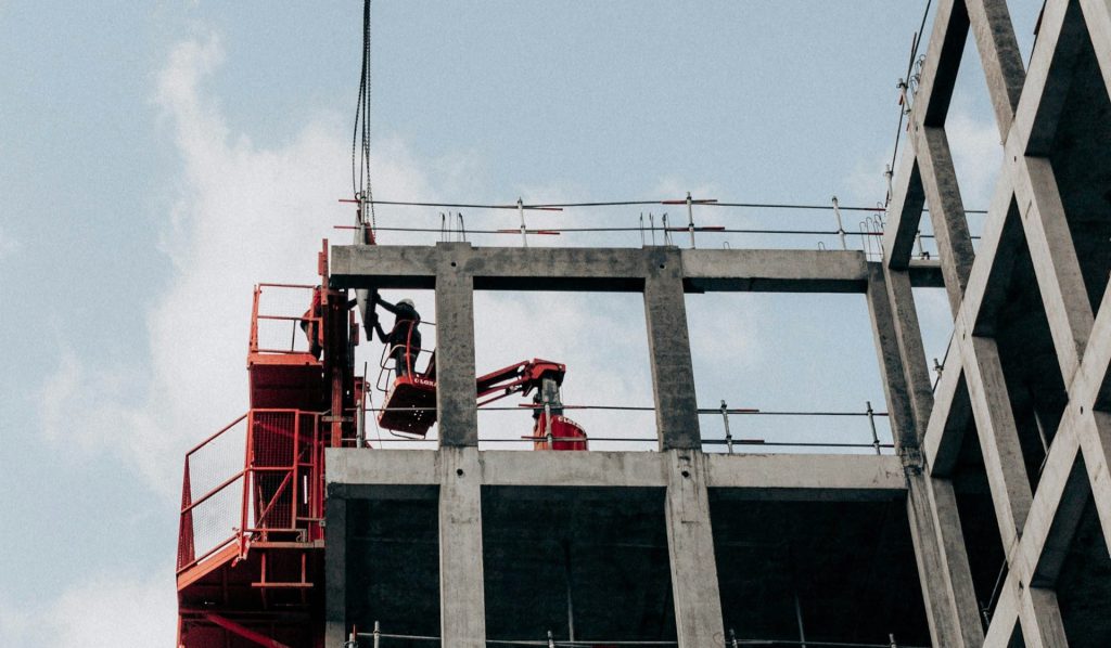 kladzenie_plyt_betonowych